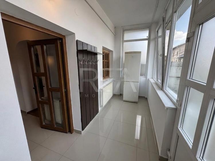 Casă individuală cu 7 camere cu Canalizare în Regie