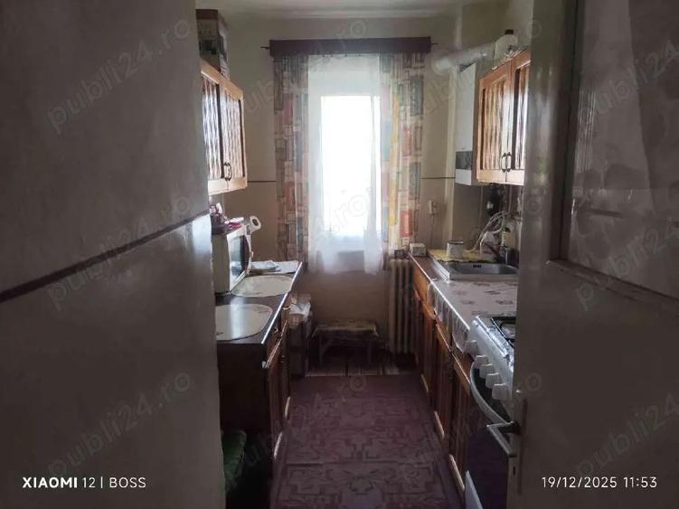 Apartament cu 3 camere semidecomandat în Central