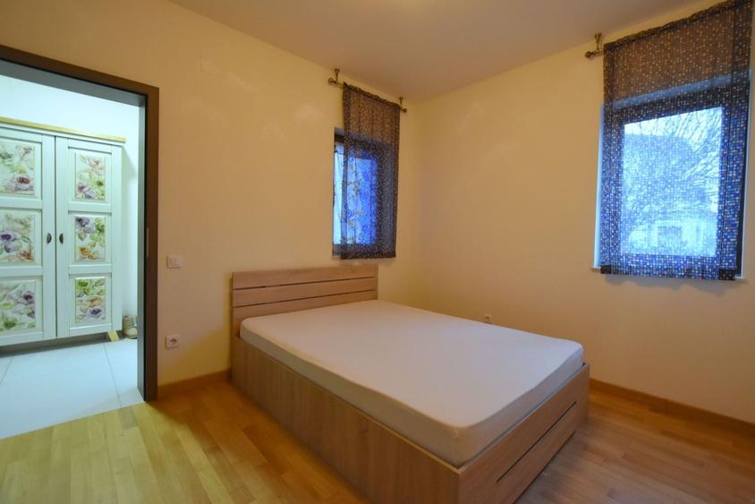 Casa cocheta pentru familii moderne - strada privata - 42