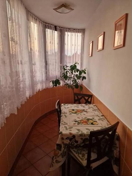 Apartament cu 3 camere semidecomandat în Dorobanți