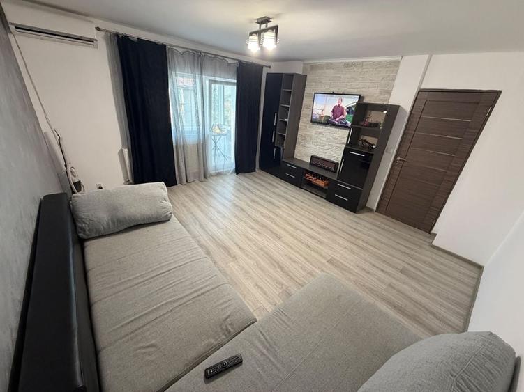 Apartament cu 2 camere decomandat în Lunei