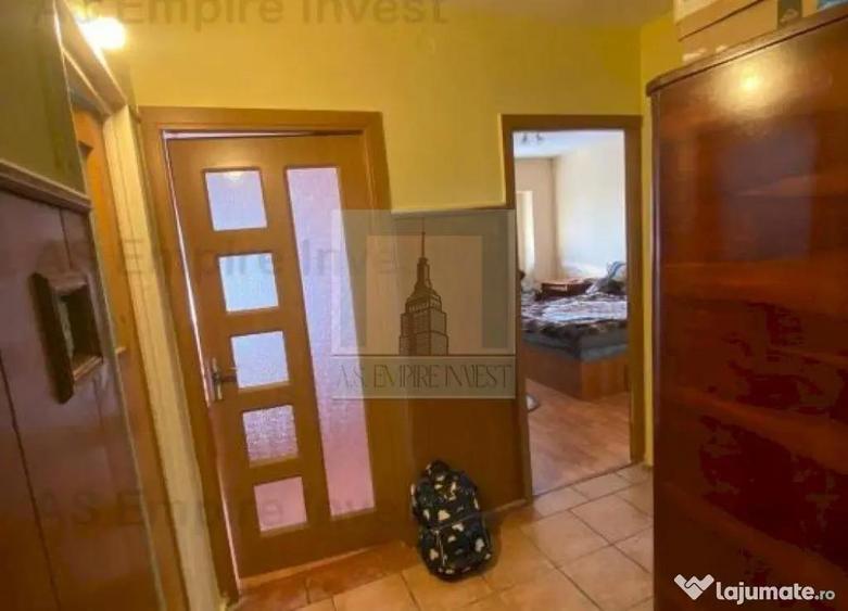 Apartament cu 3 camere decomandat în Răcădău