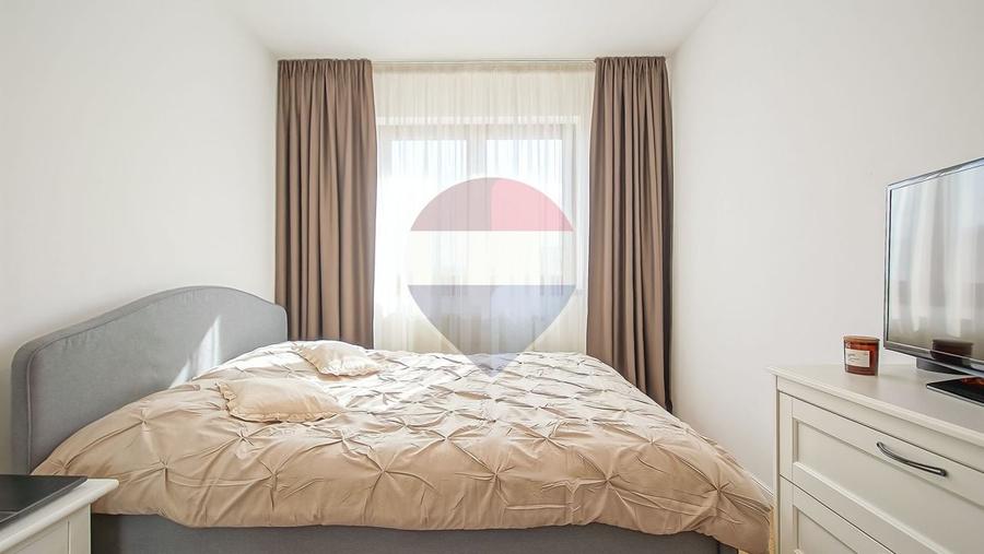 Apartament cu 3 camere decomandat, mobilat în Tractorul
