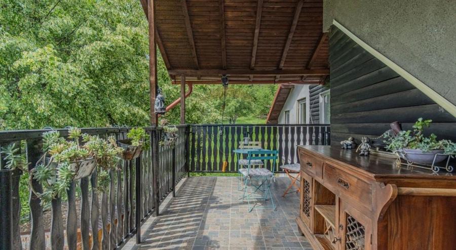 Duplex cu 5 camere cu Canalizare în Bran