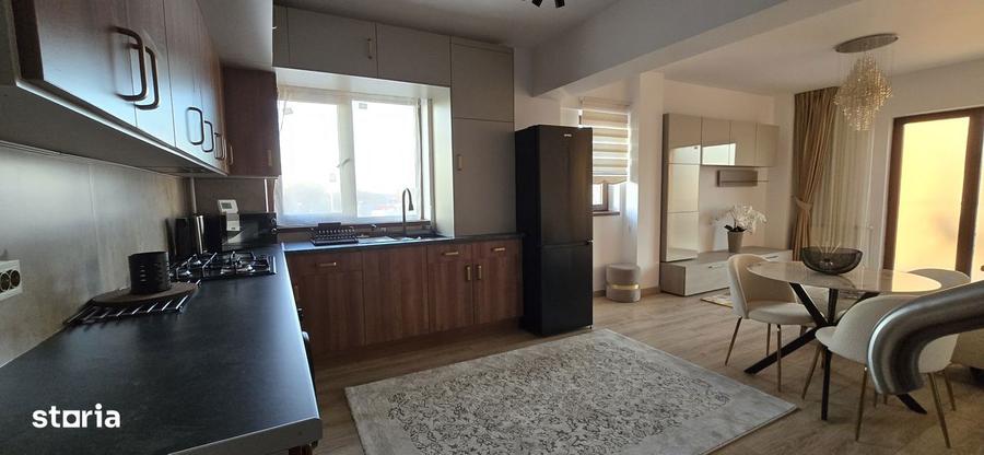 Apartament cu 3 camere, mobilat în Central