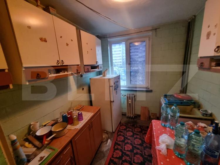 Apartament cu 3 camere semidecomandat în Calea București