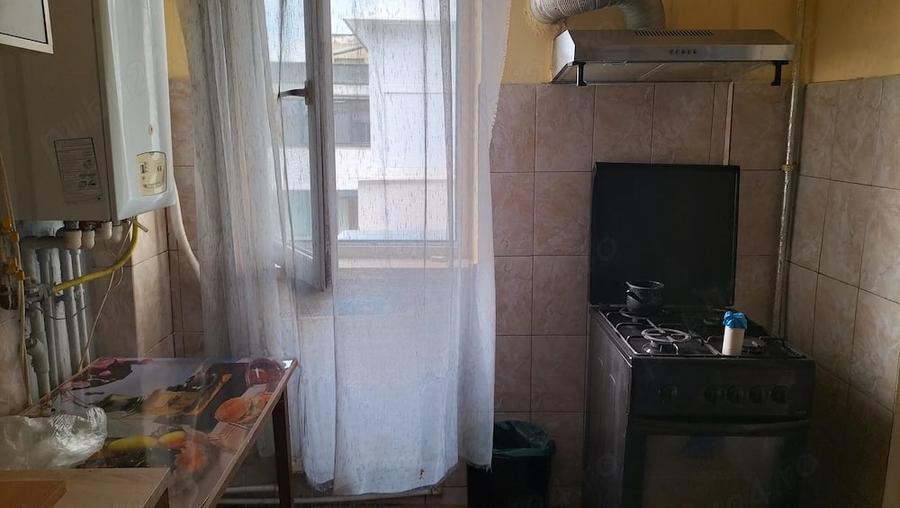 Apartament cu 4 camere decomandat în Central