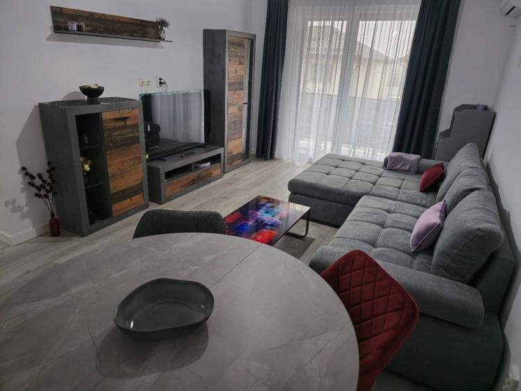 Apartament cu 2 camere decomandat în Tunari