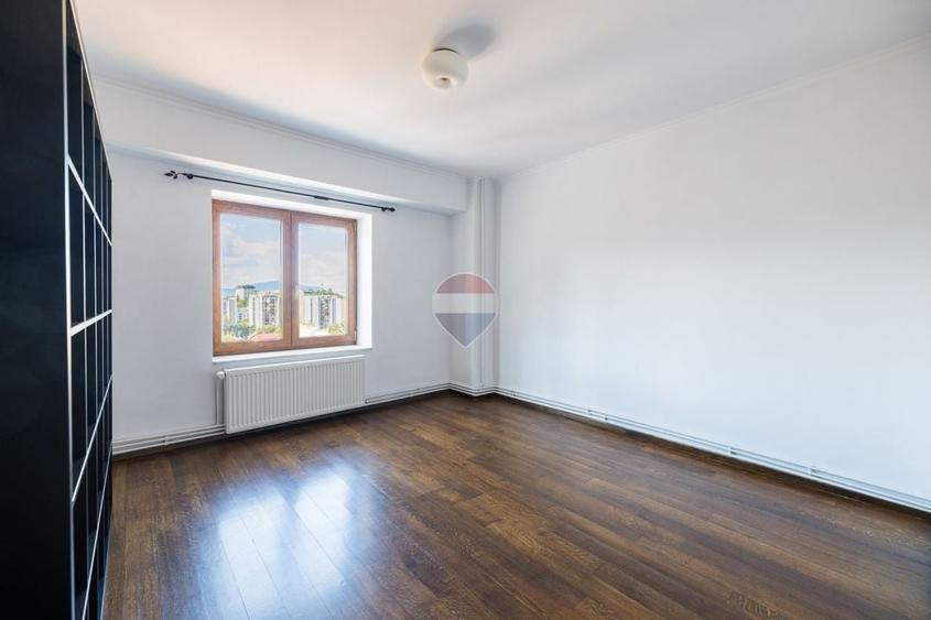 Apartament cu 5 camere decomandat în 15 Noiembrie