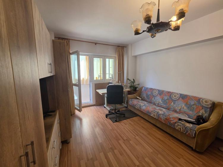 Apartament cu 2 camere semidecomandat în Titan