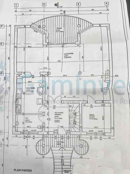 Casă individuală cu 13 camere cu Canalizare în Iosia