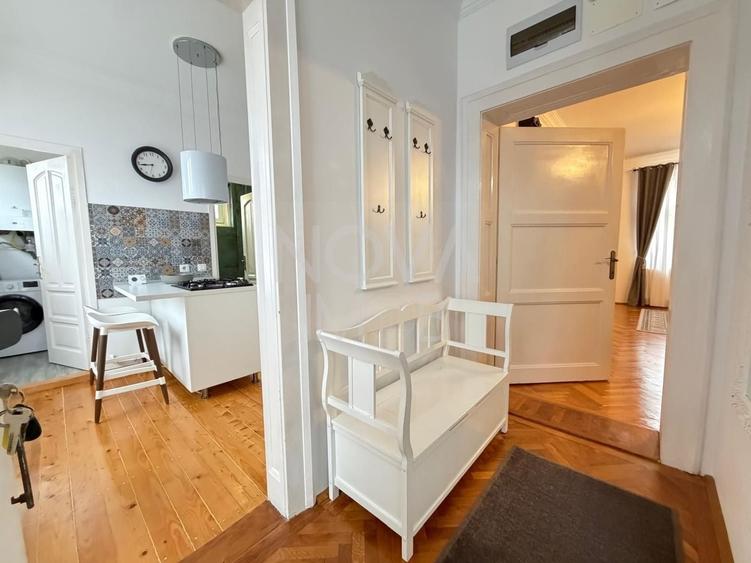Apartament cu 3 camere semidecomandat, mobilat în Ultracentral