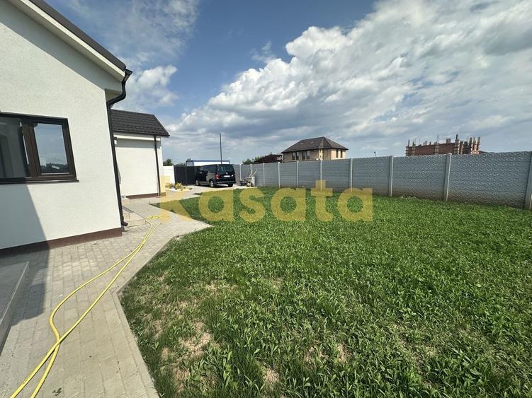 Casă individuală cu 3 camere cu Canalizare în Nord-Est