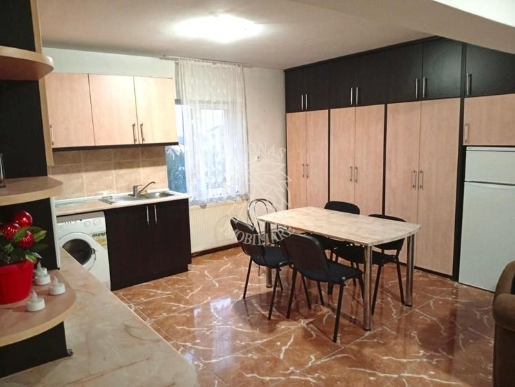 Apartament cu 4 camere decomandat, mobilat în Calea Moldovei