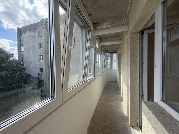 Apartament cu 3 camere decomandat în Olteniței