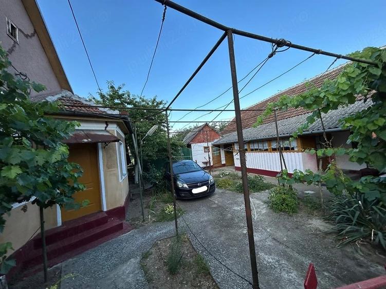 Casă cu 2 camere cu Teren 2880 Mp în Țipar
