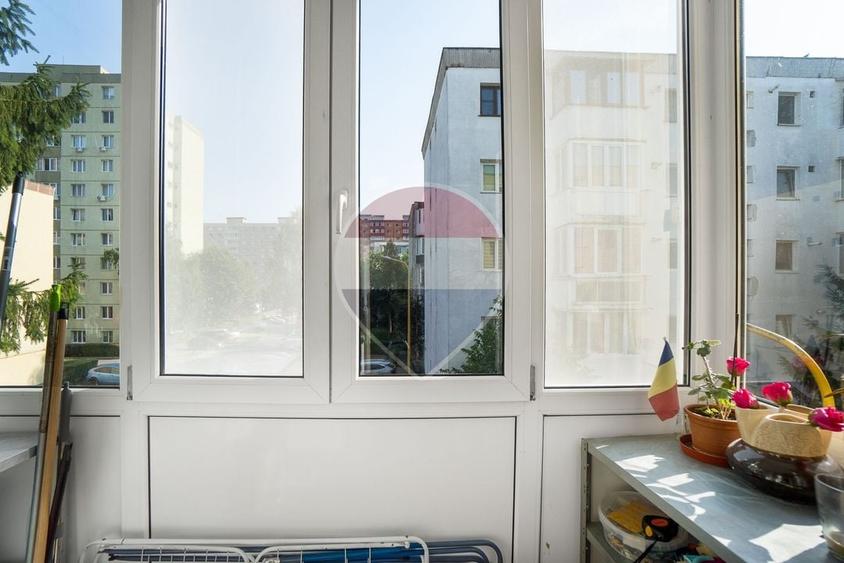 Apartament cu 3 camere semidecomandat, mobilat în Astra