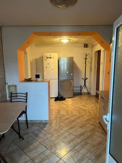 Apartament cu 3 camere decomandat, mobilat în Balș