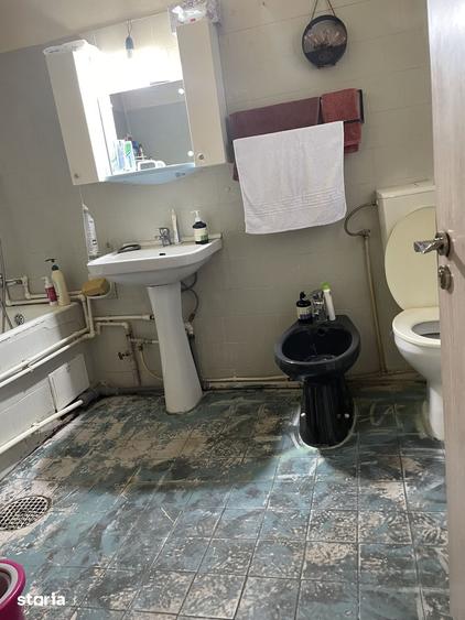 Casă cu 5 camere cu Teren 1200 Mp în Calea București