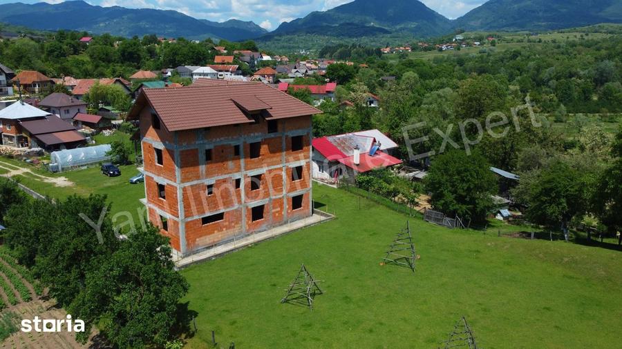 Casă cu Teren 1183 Mp în Corbeni