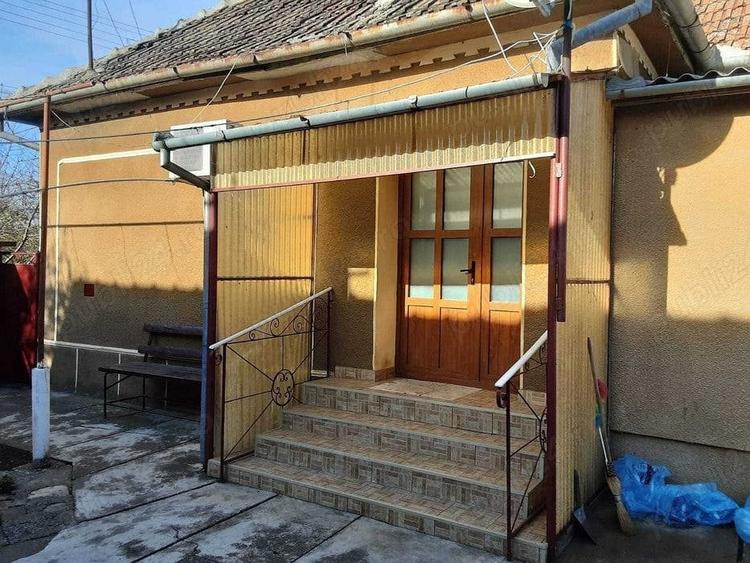Casă cu 6 camere în Curtici