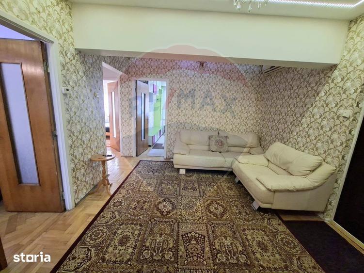 Apartament cu 3 camere decomandat, mobilat în Central