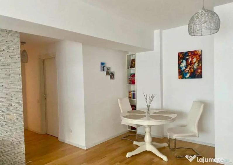 Apartament cu 3 camere semidecomandat în Străulești