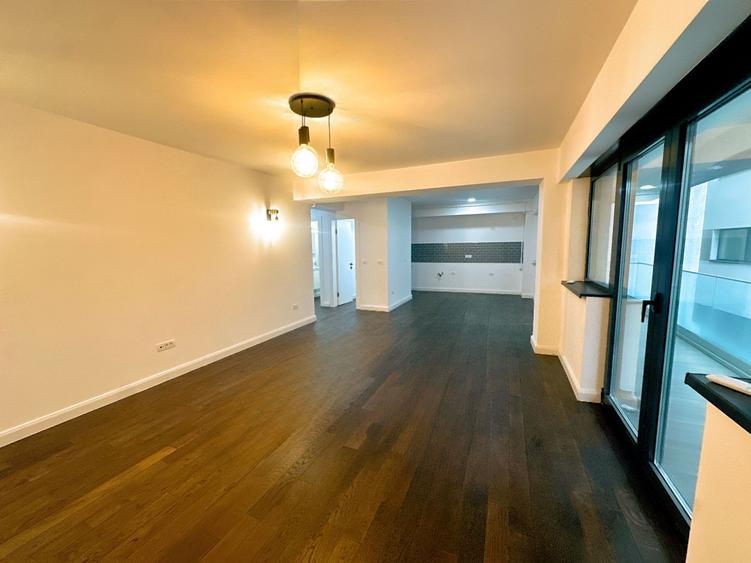 Apartament cu 3 camere decomandat în Polonă