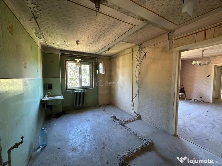 Apartament cu 3 camere semidecomandat în Central