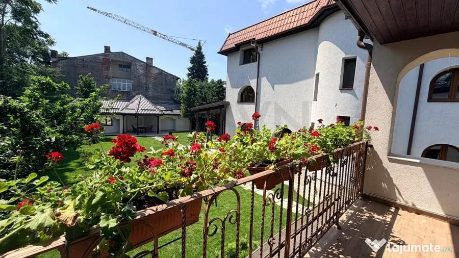Casă cu 7 camere cu Teren 1000 Mp în Unirii