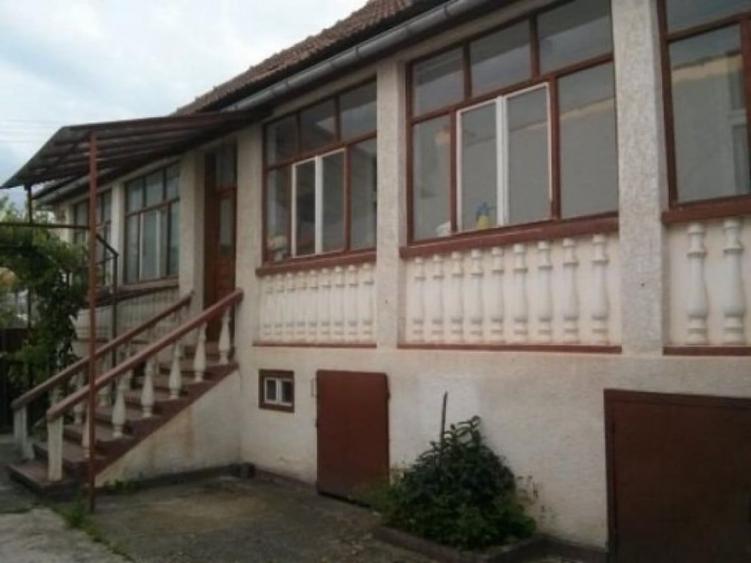 Casă cu 5 camere cu Teren 1000 Mp în Central