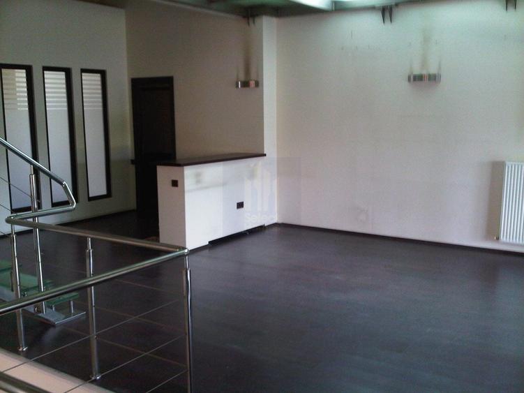 Apartament cu 4 camere decomandat în Arcul de Triumf