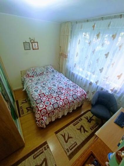 Apartament cu 3 camere decomandat în Tractorul - 4