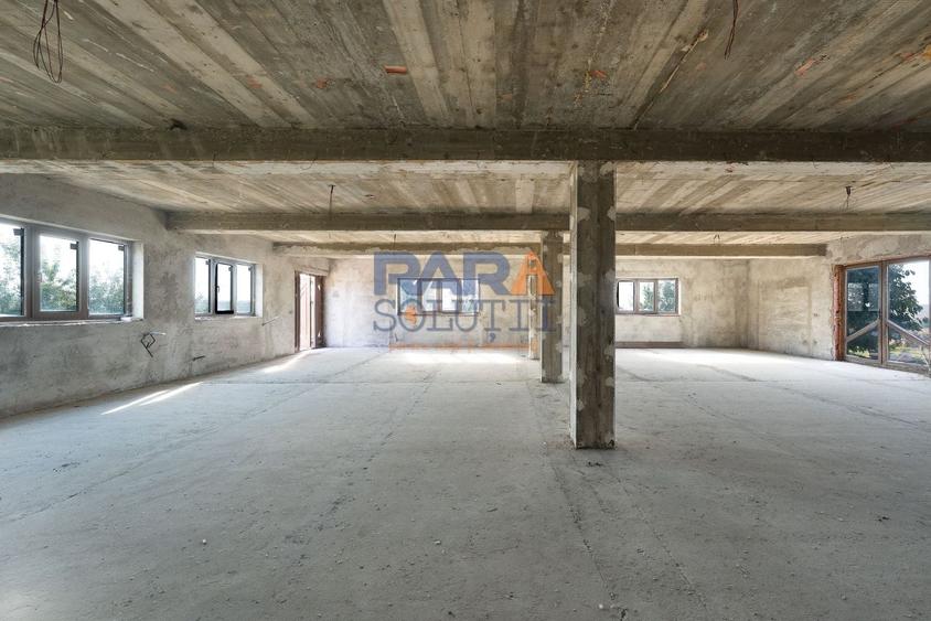 Casă cu 6 camere cu Garaj în Bâra