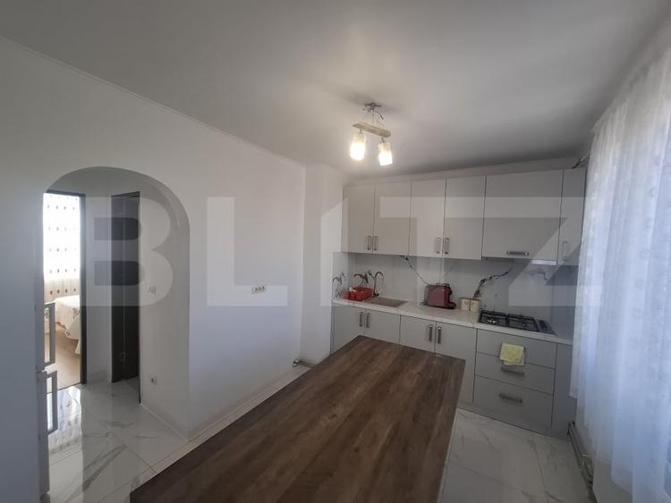 Apartament cu 3 camere semidecomandat, mobilat în Cloșca