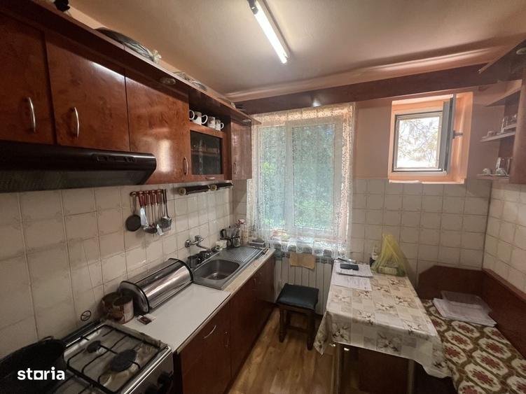 Apartament cu 3 camere decomandat în Botizului