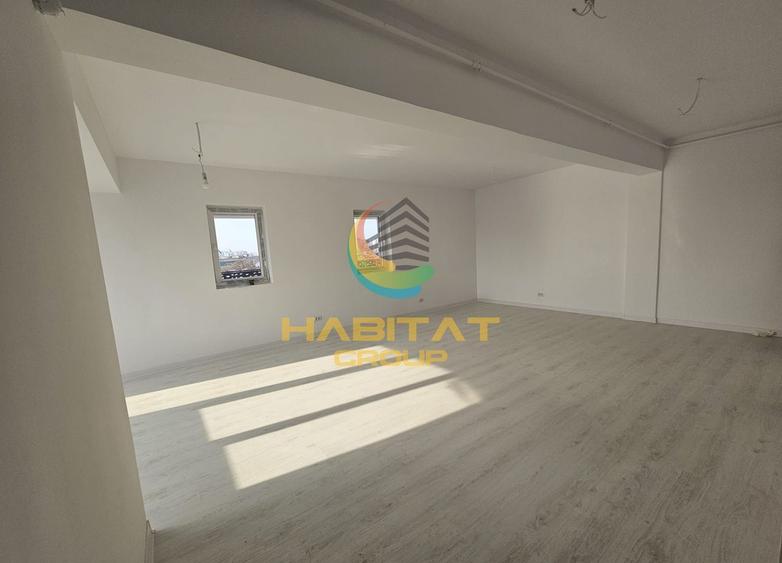 Penthouse cu 3 camere semidecomandat în Splaiul Unirii