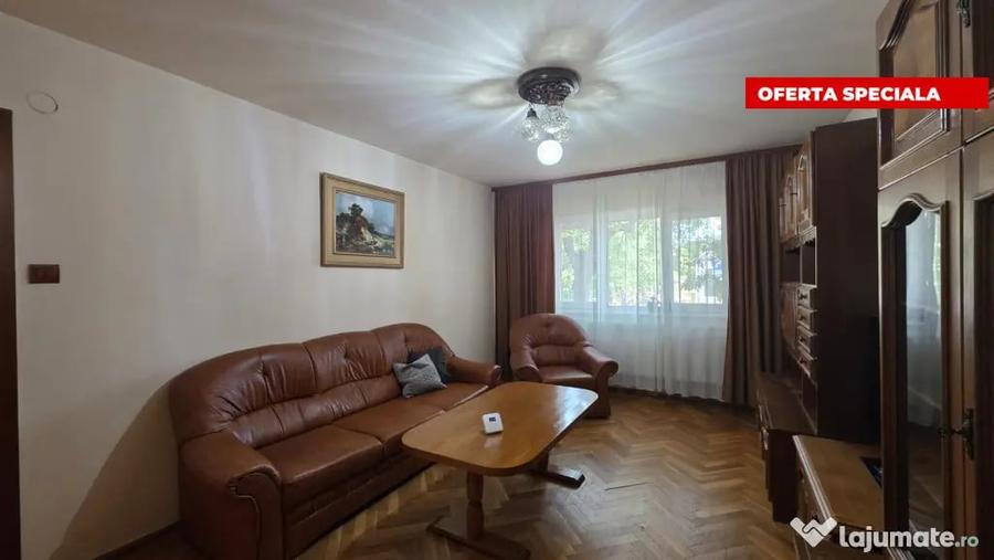 Apartament cu 3 camere decomandat în Aradului