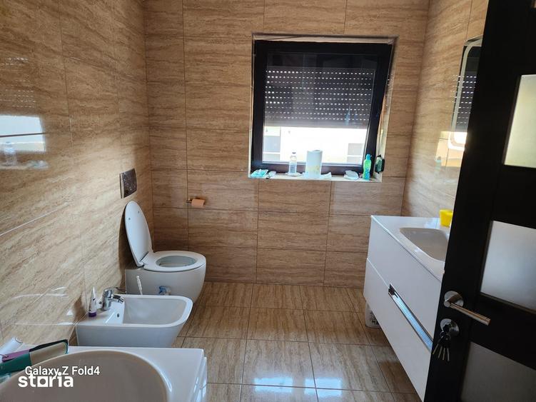 Casă cu 5 camere cu Teren 356 Mp în Mogoșoaia