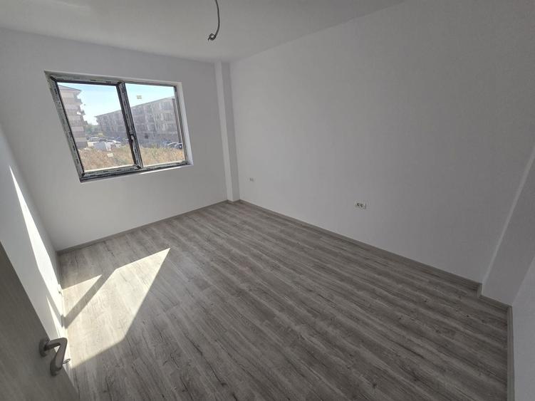 Apartament cu 2 camere decomandat în Girocului