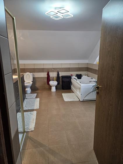 Casă individuală cu 4 camere cu Canalizare în Central