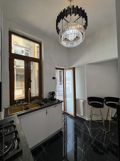Apartament cu 3 camere decomandat, mobilat în Central
