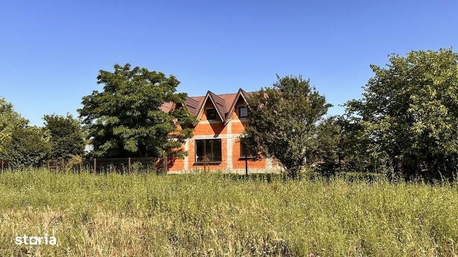 Casă cu 5 camere cu Teren 3631 Mp în Răcari