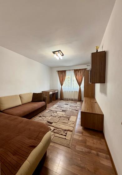 Apartament cu 3 camere de inchiriat in Racadau ,et 1/4 cu loc de parcare - 1