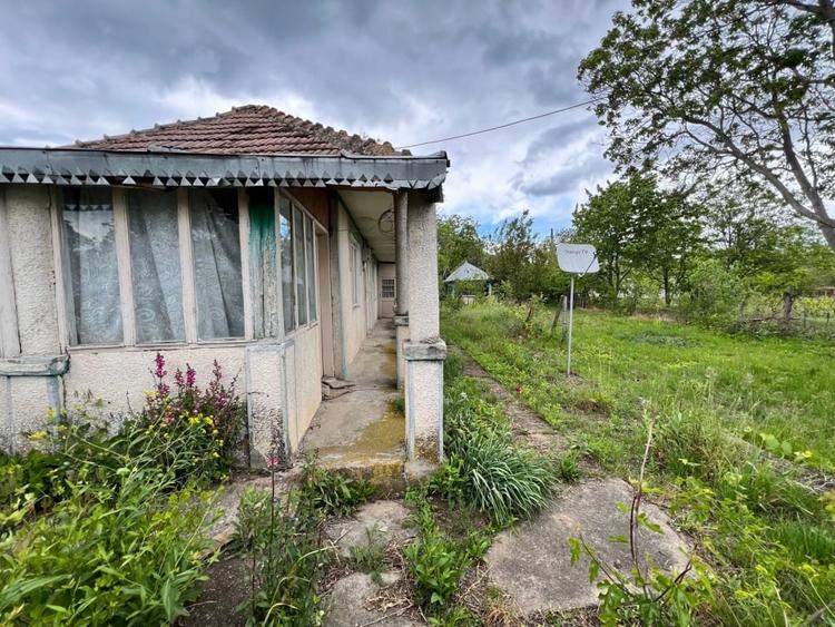 Casă individuală cu 4 camere cu Teren 4430 Mp în Tecucelu Sec