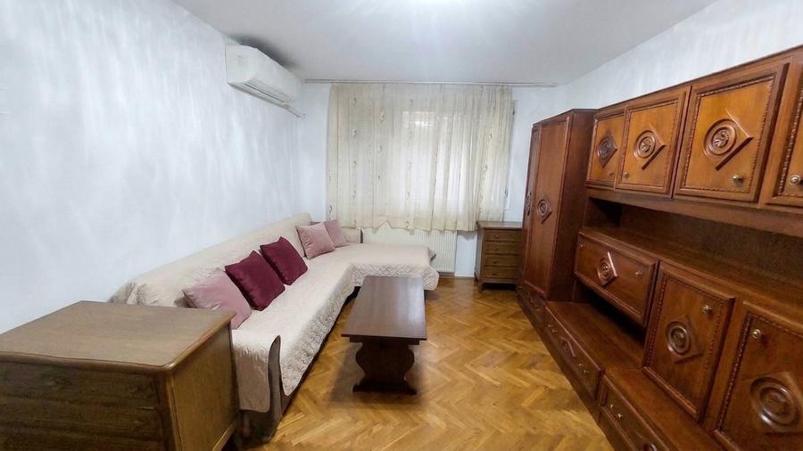Apartament cu 3 camere decomandat în Lacul Morii