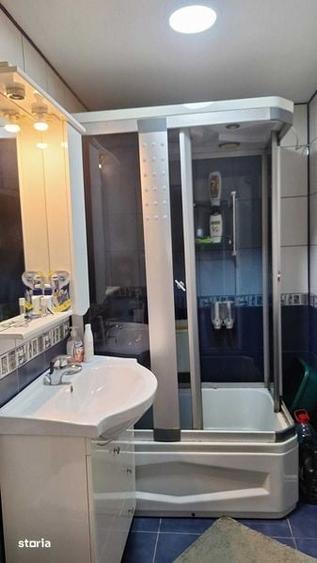 Apartament cu 3 camere decomandat în Steaua