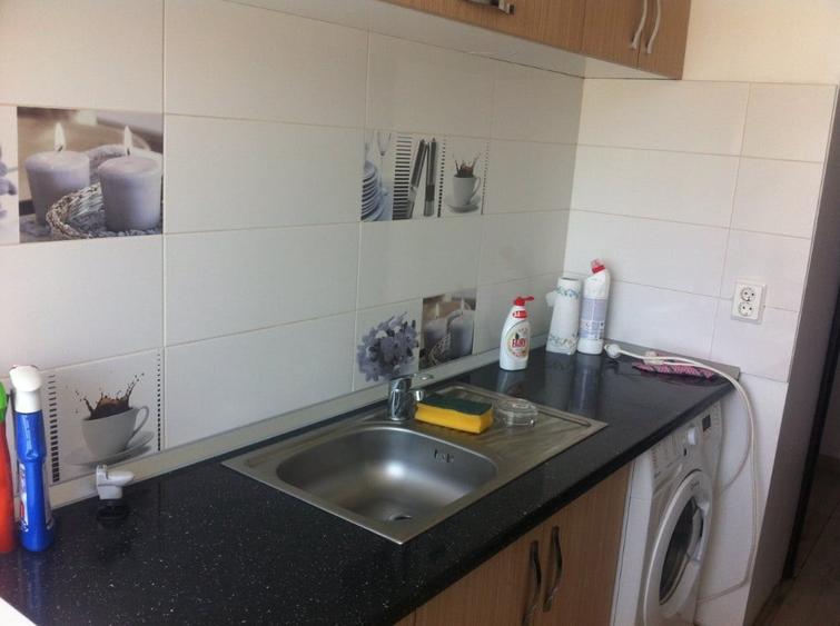 Apartament cu 3 camere semidecomandat în George Enescu