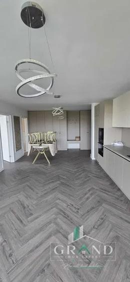 Apartament cu 3 camere semidecomandat, mobilat în Sopor