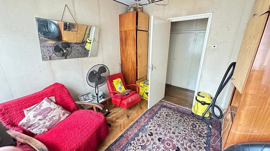 Apartament cu 3 camere semidecomandat în Iancului